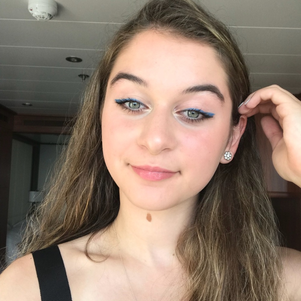 Meet your Posher, Claire